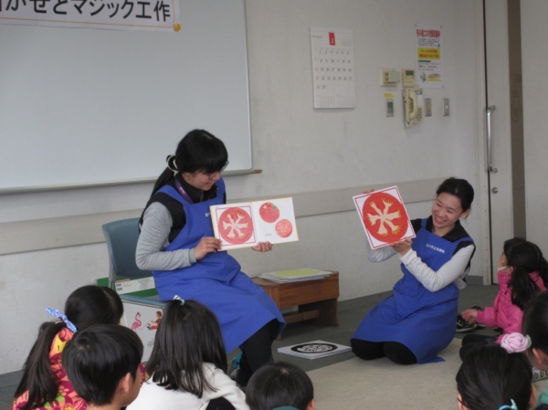 放課後子どもクラブ「読み聞かせ」と「マジック工作」開催しました。