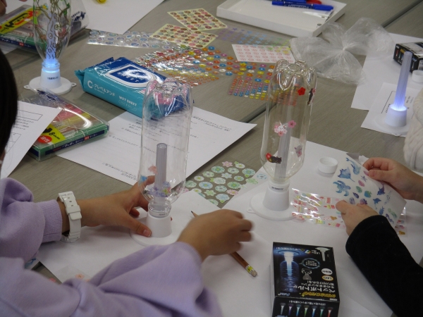 3月5日（日）ものづくり教室「ペットボトルで作る！７色に変化するＬＥＤライト」を開催しました。