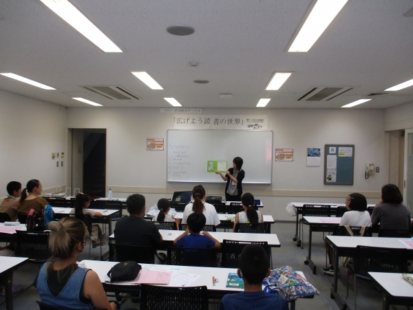 8月8日（火）に川口・草加教育サークルの方々をお招きし、あつまれ！放課後子どもクラブ「～広げよう読書の世界～読書感想文教室」を開催しました。