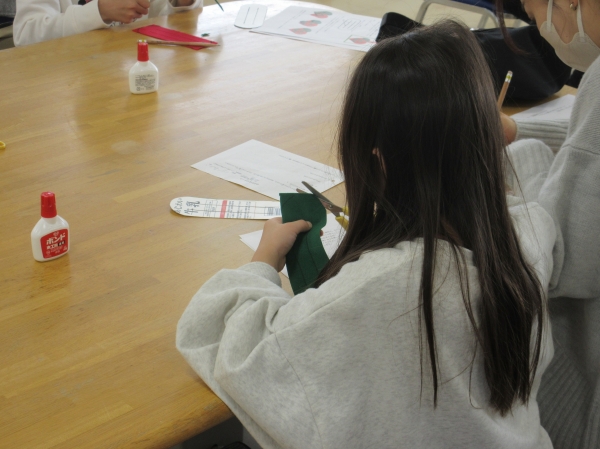 11月24日(月・祝)あつまれ!放課後子どもクラブ「クリスマスハートをつくろう」を開催しました。